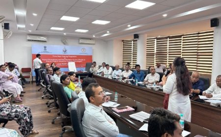 छत्तीसगढ़ में सूक्ष्म, लघु और मध्यम उद्यमों (MSME) को निर्यात में सहायता प्रदान करने हेतु जिला व्यापार एवं उद्योग केंद्रों के अधिकारियों को सशक्त बनाने के उद्देश्य से “निर्यात प्रक्रिया एवं प्रलेखन पर तीन दिवसीय प्रशिक्षण कार्यक्रम” का आयोजन रायपुर स्थित उद्योग भवन में किया जा रहा है।