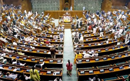 लोकसभा-राज्यसभा में भारी हंगामा, दोपहर 12 बजे तक कार्यवाही स्थगितQ