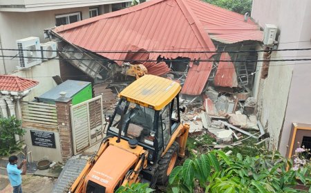 रायपुर ब्रेकिंग - सूदखोरी के सिंडिकेट पर बुलडोजर: तोमर बंधु फरार, अब करोड़ों की लूट का राज खुलेगा! 