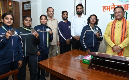 मुख्यमंत्री  से किक बॉक्सिंग पदक विजेता खिलाड़ियों ने की सौजन्य मुलाकात