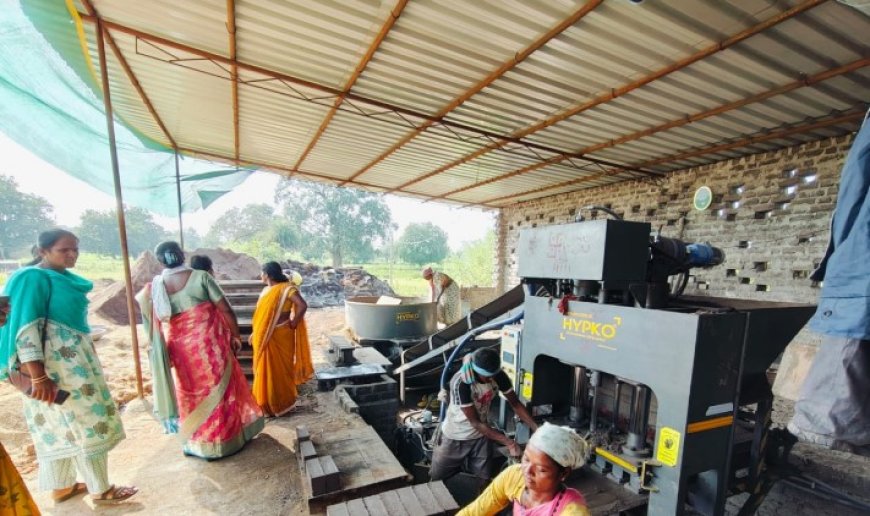 स्व सहायता समूह की दीदी आजीविका मूलक गतिविधियों से जुड़कर बनी आत्मनिर्भर