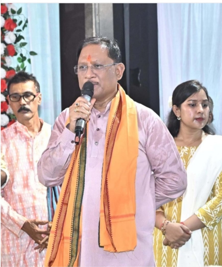 मुख्यमंत्री श्री विष्णुदेव साय ने श्री फलेश्वरनाथ महादेव मंदिर में पूजा अर्चना कर प्रदेशवासियों की सुख समृद्धि और खुशहाली की मंगलकामना की