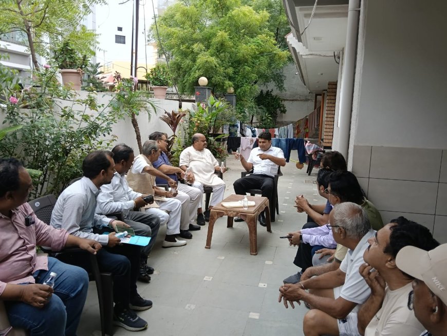 विधायक को उतरना पड़ा जलभराव क्षेत्र में, रहवासियों को मिला राहत का आश्वासन