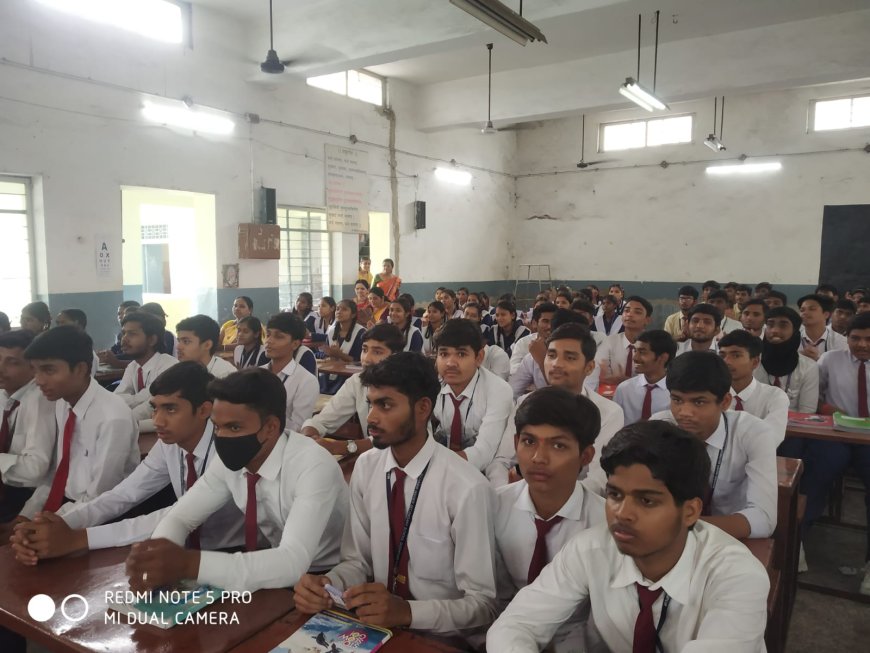 स्कूल में दी ट्रैफिक की क्लास, छात्रों को सिखाए गए सड़क सुरक्षा के नियम