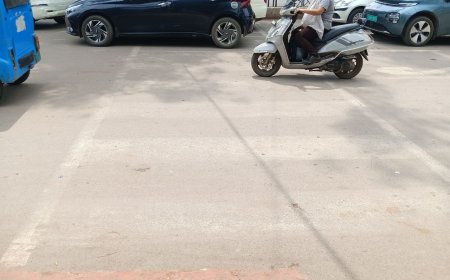 ज़ेब्रा क्रॉसिंग गायब, सड़कों पर 'रेड ज़ोन' में तब्दील हुए चौक-चौराहे  पैदल यात्रियों की जान पर बन आई