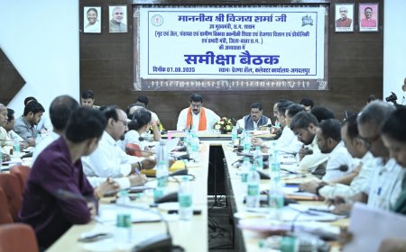 योजनाओं की समीक्षा    दो से अधिक बार शराब तस्करी पर होगी संपत्ति जब्ती की कार्रवाई : उपमुख्यमंत्री शर्मा  * बस्तर जिले के प्रभारी मंत्री शर्मा ने की विभागीय योजनाओं और नवाचारों की समीक्षा