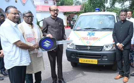 राज्यपाल श्री डेका ने वनवासी विकास समिति को सौंपी एम्बुलेंस की चाबी