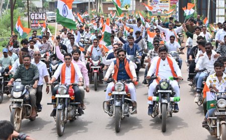 फनेन्द्र भूषण वर्मा  के नेतृत्व में 51 किलोमीटर से अधिक की ‘विशाल तिरंगा बाईक रैली’