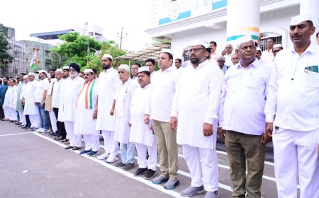 पीसीसी अध्यक्ष दीपक बैज ने राजीव भवन में ध्वजारोहण किया