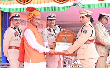 स्वतंत्रता दिवस समारोह: मुख्यमंत्री ने 35 पुलिस अधिकारियों एवं जवानों को पुलिस पदकों से किया सम्मानित