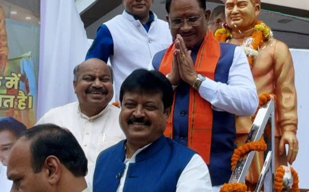 अटल चौक पहुंचे मुख्यमंत्री, अटल जी की प्रतिमा पर माल्यार्पण कर किया नमन