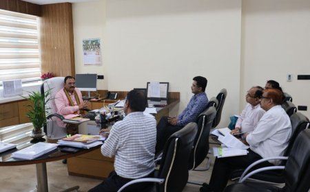 बैठक लेकर मंत्री जायसवाल ने ली योजनाओं की जानकारी