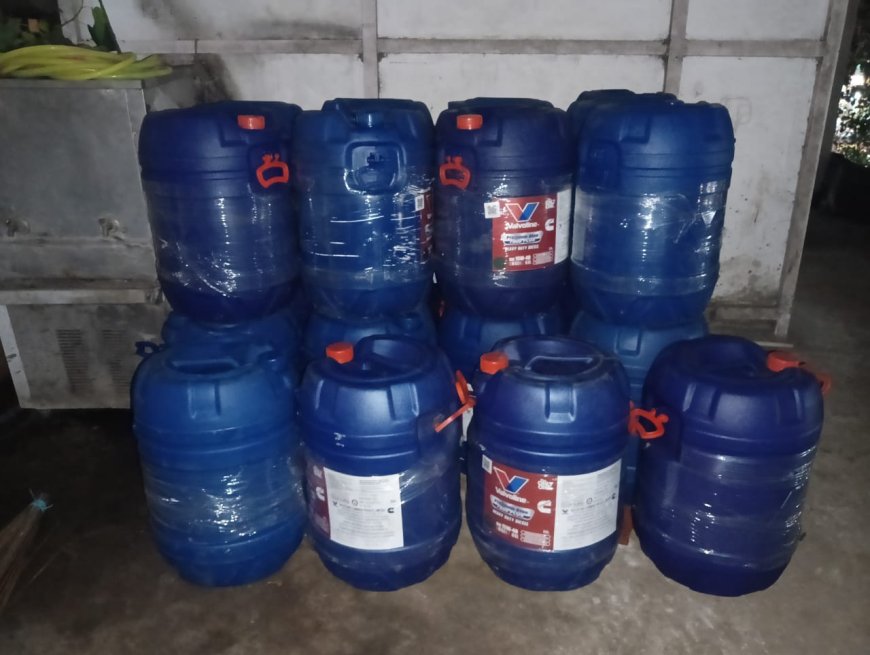 इंजन आयल में भी चल रही थी मिलावट, पुलिस ने नकली तेल का भंडाफोड़ किया