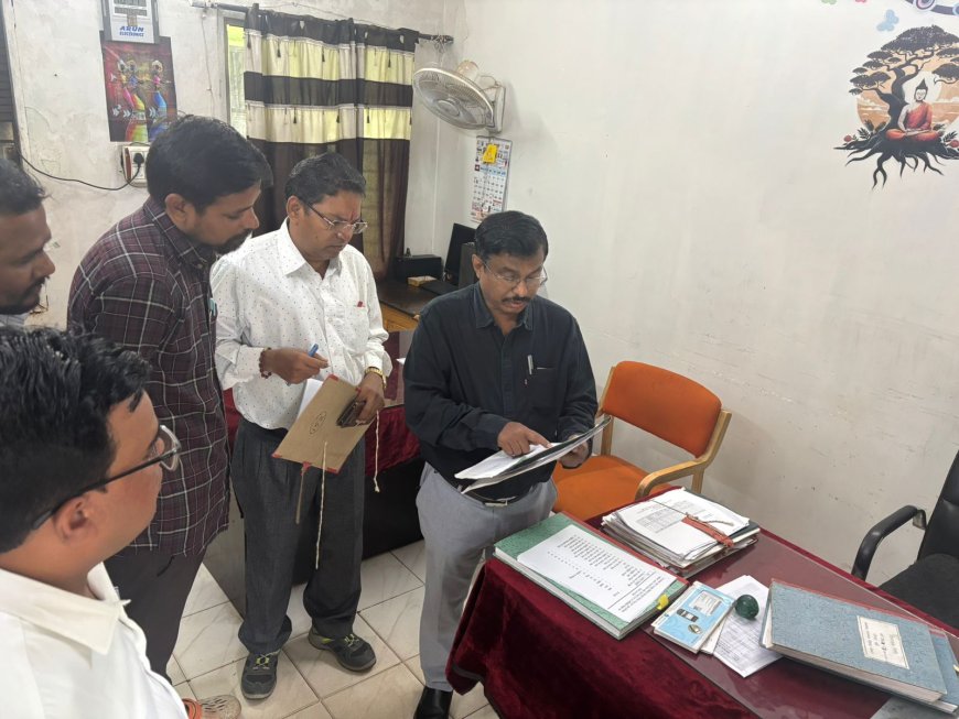 निरीक्षण संभागायुक्त कावरे ने  किया औचक निरीक्षण अनुपस्थिति रहने पर 16 कर्मचारियों को नोटिस, कार्य में लापरवाही 1 को किया निलंबित 