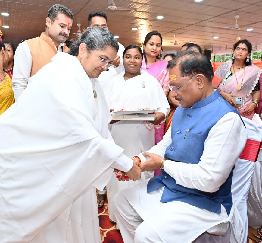 रक्षाबंधन के पावन पर्व पर मुख्यमंत्री श्री विष्णु देव साय को ब्रह्मकुमारी बहनों ने बाँधी राखी