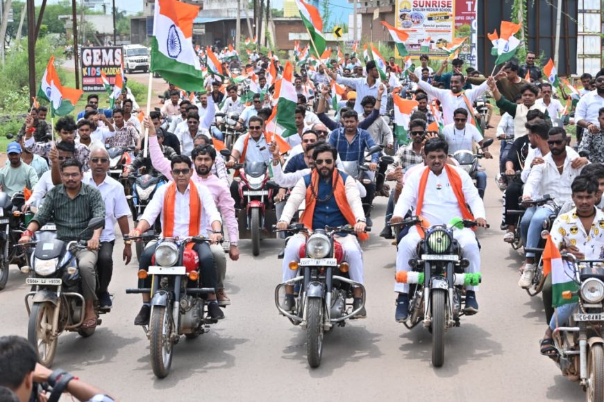 फनेन्द्र भूषण वर्मा  के नेतृत्व में 51 किलोमीटर से अधिक की ‘विशाल तिरंगा बाईक रैली’