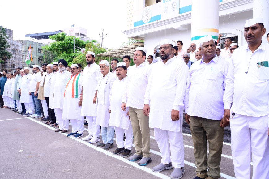 पीसीसी अध्यक्ष दीपक बैज ने राजीव भवन में ध्वजारोहण किया