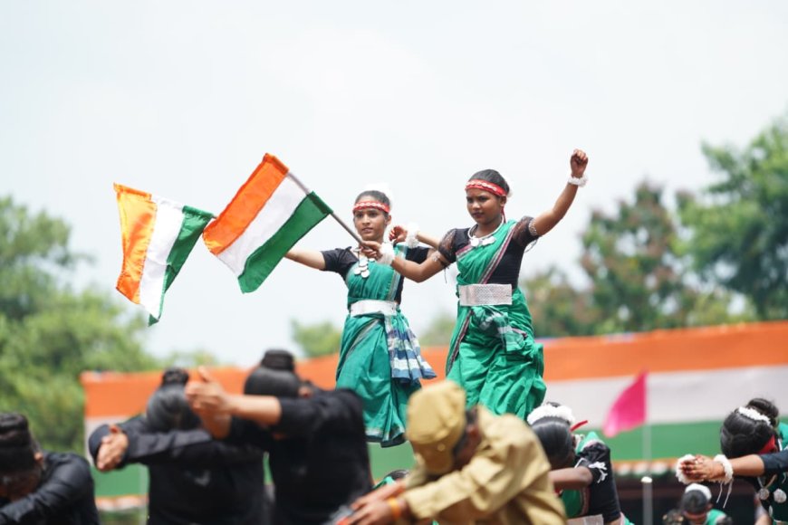स्वतंत्रता दिवस समारोह: शालेय विद्यार्थियों की सांस्कृतिक प्रस्तुतियों ने बांधा समां