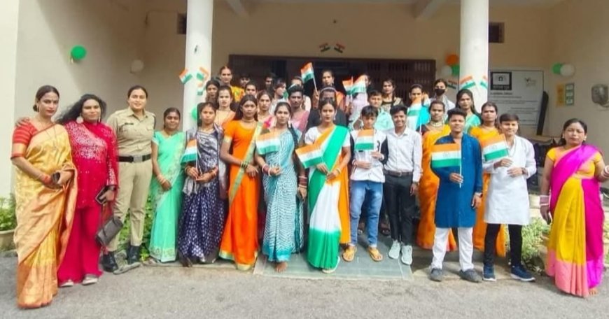 ट्रांसजेंडर समुदाय के सदस्यों ने बड़े उत्साह के साथ स्वतंत्रता दिवस