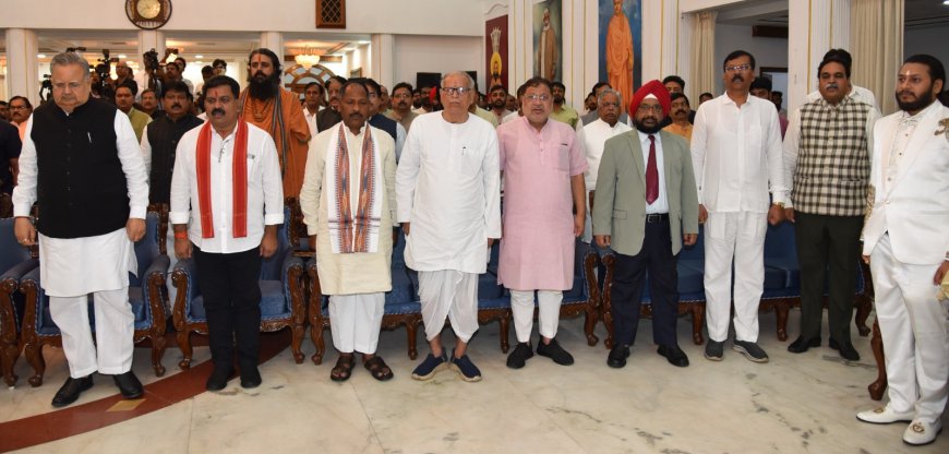 राज्यपाल  डेका ने दिलाई मंत्रियों को शपथ