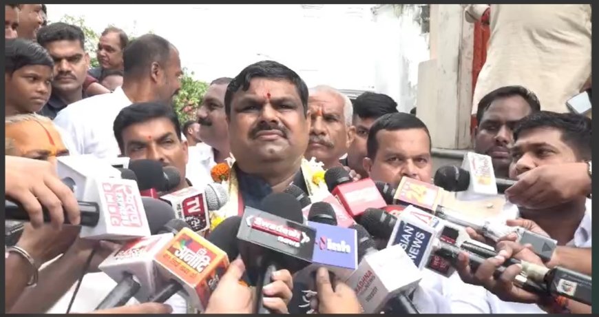 दूधाधारी मठ में आशीर्वाद, मंत्रालय में संभाला कार्यभार