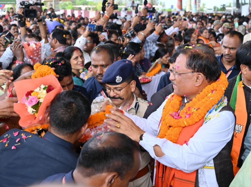 विदेश दौरा पूरा कर रायपुर लौटें सीएम