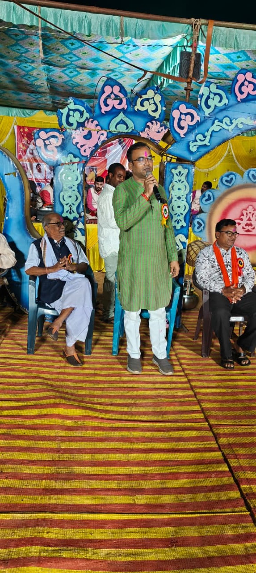 भगवान गणेश जी के स्थापना के अवसर पर काग्रेंस महामंत्री चुम्मन साहू पहुचे पिनकापार नवागांव