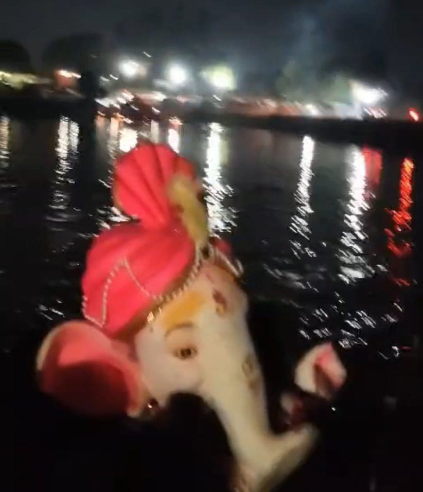 गणपति बप्पा मोरया अगले बरस तू जल्दी आ.... ,नम आंखों और भावुक मन से दी गई गणपति बप्पा को विदाई