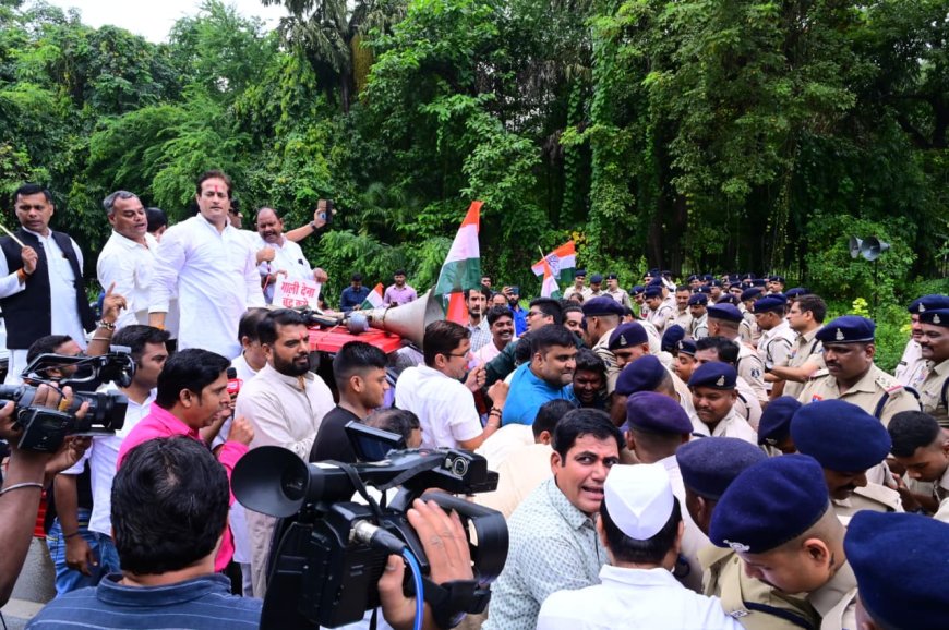 मंत्री कश्यप के निवास का घेराव करने जा रहे कांग्रेस कार्यकर्ताओं को पुलिस ने रोका