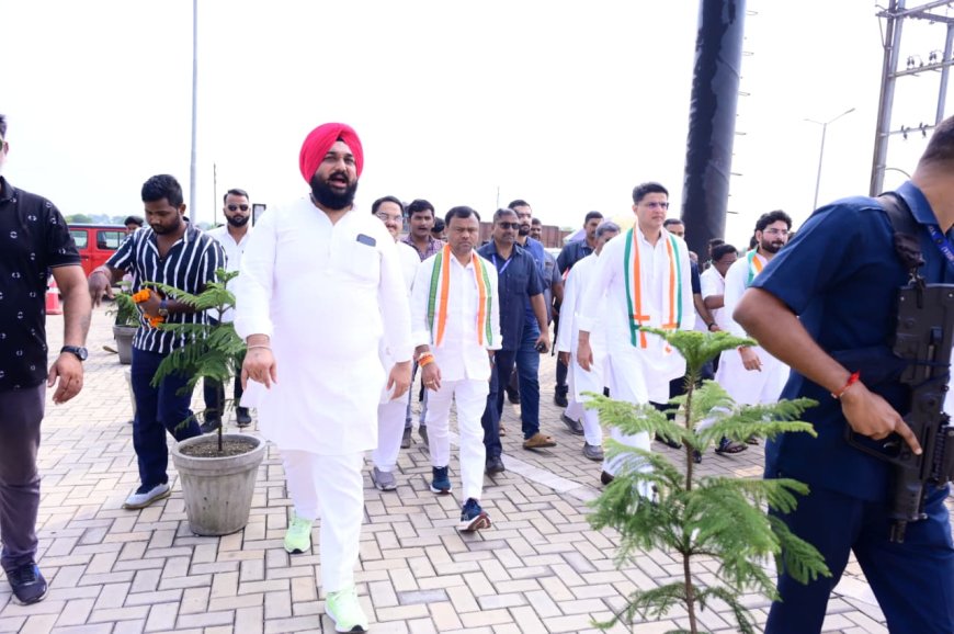 पायलट पहुंचे रायपुर, बोले-डबल इंजन सरकार केवल फेंक रही धुआं