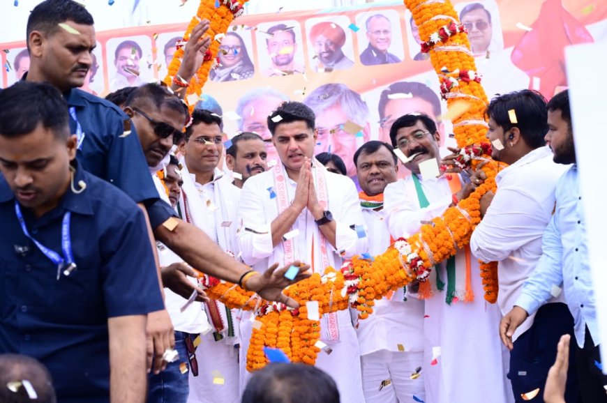 पायलट पहुंचे रायपुर, बोले-डबल इंजन सरकार केवल फेंक रही धुआं