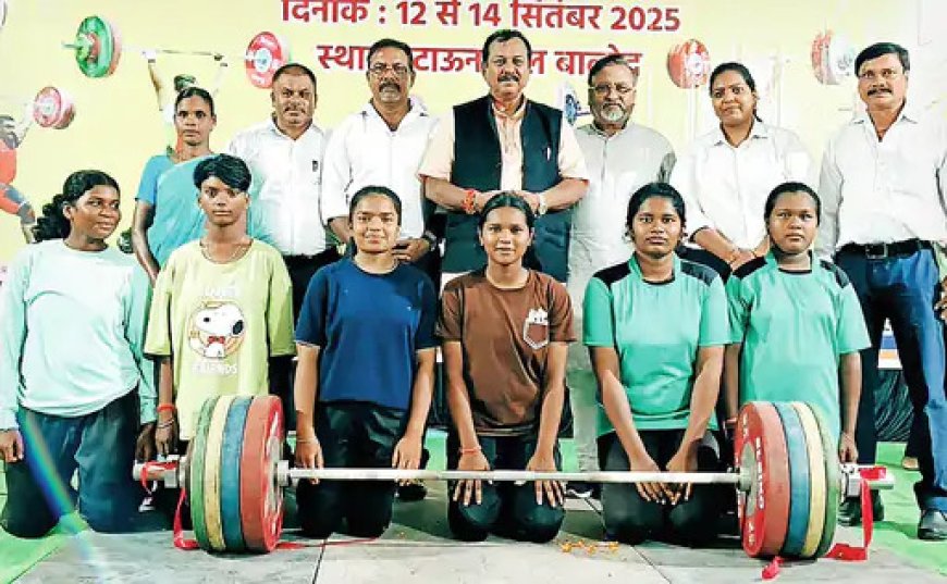 छत्तीसगढ़: अभनपुर की दो छात्राओं ने राज्य स्तरीय भारोत्तोलन प्रतियोगिता में जीते कांस्य पदक.